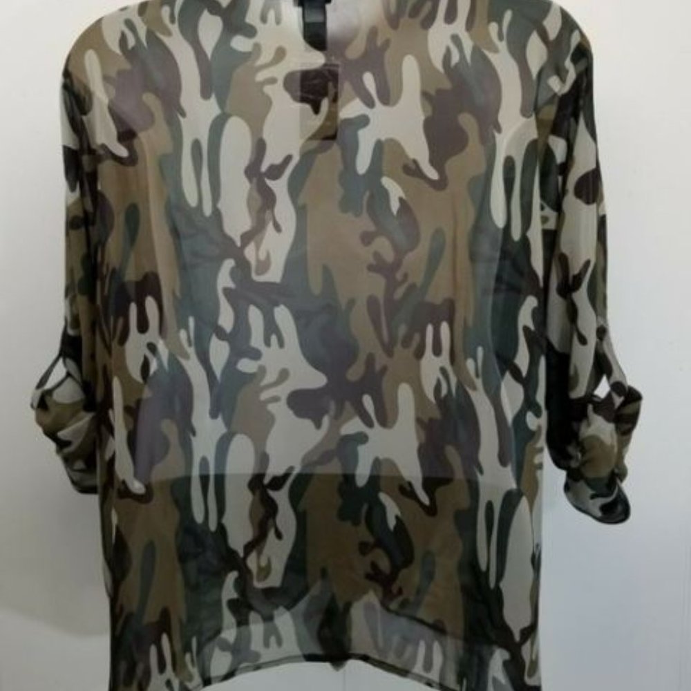 TORRID SEMI SHEER CAMO TIE FRONT BUTTON DOWN NWT 4 - Picture 6 of 7
